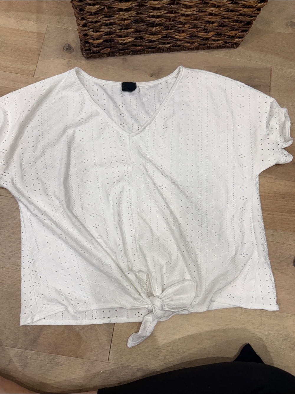 W5 White Eyelet Tie-Knot V-Neck Crop Top